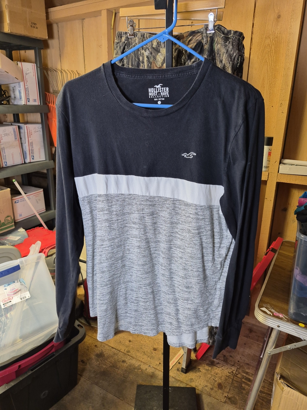 Hollister Men's Black & Gray Long-Sleeve Colorblock Tee Bin 57